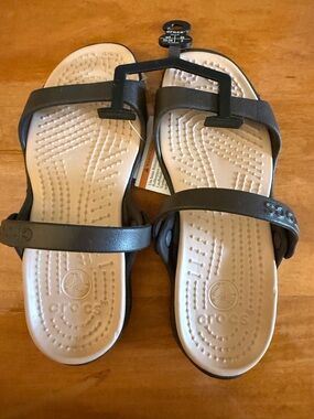 NWT Crocs Cleo Brown Espresso Sandals Slides Comfort Shoes Womens Size 4